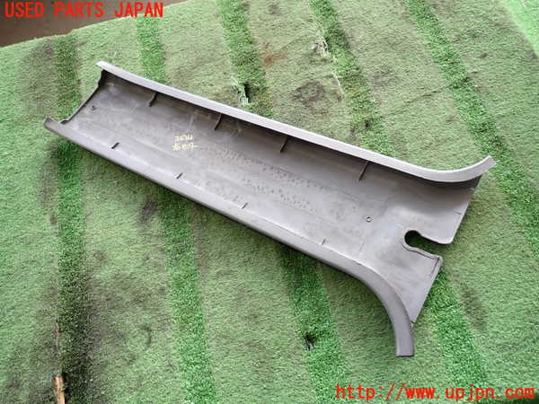 5UPJ-24347665]ランクルプラド(KZJ78W)右センターピラートリム 中古_m0003.jpg