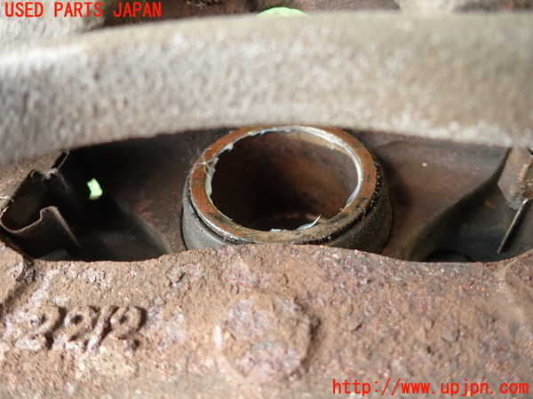 2UPJ-24354080]デリカ スターワゴン(P25W)右フロントキャリパー 【ジャンク品】 中古_m0003.jpg