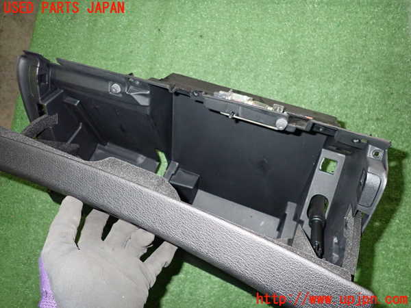 2UPJ-24377516]BMW Z4(LM25)グローブボックス1 中古 (E89)_m0002.jpg