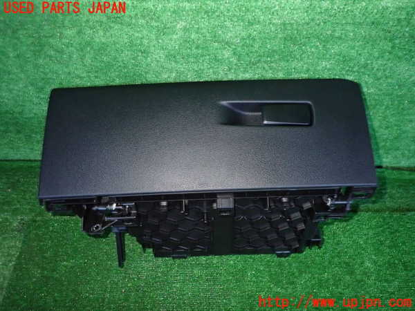 2UPJ-24387516]BMW X2(YH15)グローブボックス1 中古 （F39）_m0001.jpg