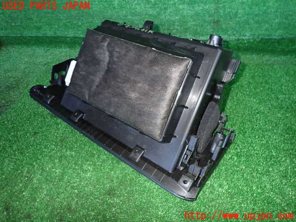 2UPJ-24387516]BMW X2(YH15)グローブボックス1 中古 （F39）_m0002.jpg