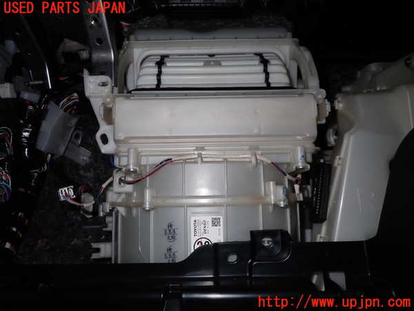 1UPJ-24396081]エスティマハイブリッド(AHR20W)エバポレーター1 中古_m0003.jpg