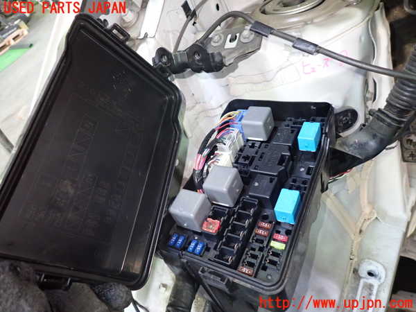 1UPJ-24396741]エスティマハイブリッド(AHR20W)ヒューズボックス1 中古_m0002.jpg