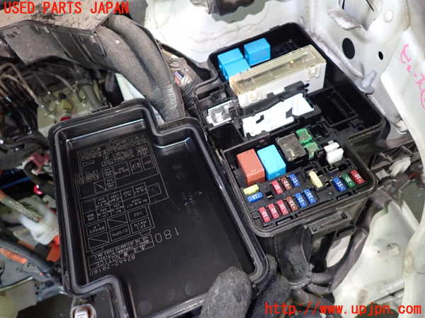 1UPJ-24396742]エスティマハイブリッド(AHR20W)ヒューズボックス2 中古_m0002.jpg