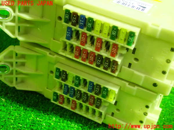 1UPJ-24396743]エスティマハイブリッド(AHR20W)ヒューズボックス3 中古_m0004.jpg