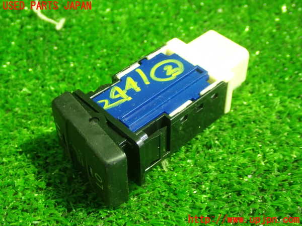 5UPJ-24416307]カローラ フィールダー ハイブリッド(NKE165G)スイッチ2 (シートヒーター) 中古_m0002.jpg