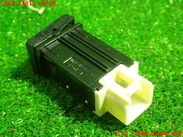 5UPJ-24416307]カローラ フィールダー ハイブリッド(NKE165G)スイッチ2 (シートヒーター) 中古_m0003.jpg