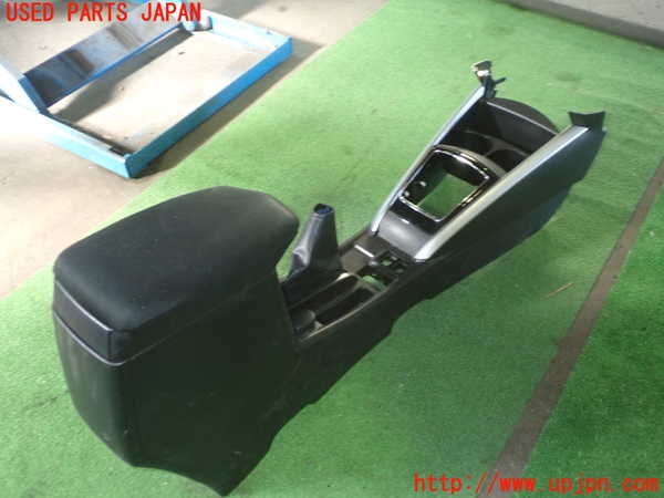 5UPJ-24417540]カローラ フィールダー ハイブリッド(NKE165G)センターコンソール 中古_m0001.jpg