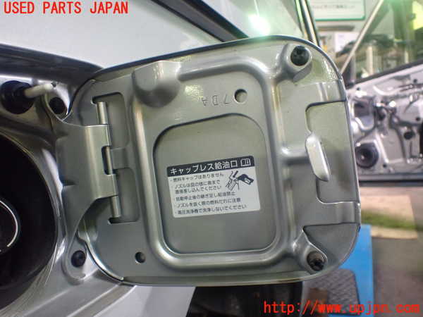 1UPJ-24421690]セレナ(NC28)フューエルリッド 中古_m0002.jpg