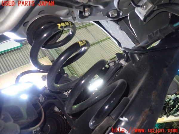 5UPJ-24425105]セレナ(NC28)左リアスプリング 中古_m0001.jpg