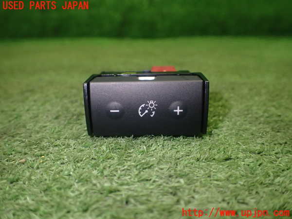 5UPJ-24426312]セレナ(NC28)スイッチ7 (照度調整) 中古_m0001.jpg