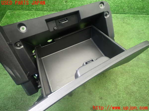 1UPJ-24427516]セレナ(NC28)グローブボックス1 中古_m0003.jpg