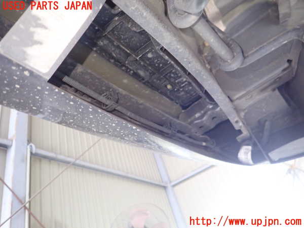 5UPJ-24431614]ルノー・カングー(KWH5F)リアバンパーホースメント 中古_m0001.jpg