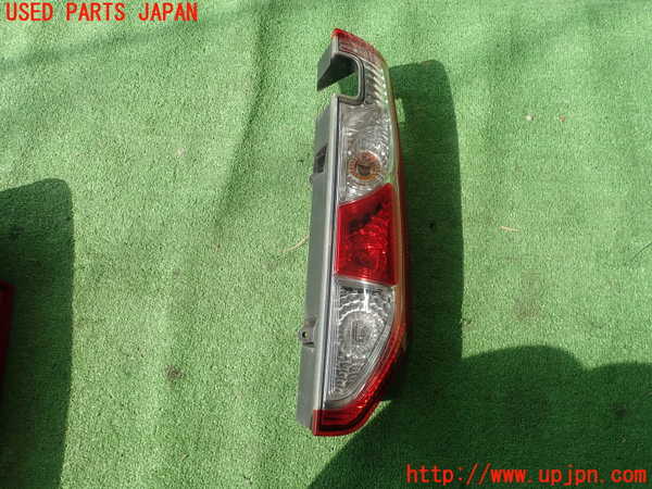 5UPJ-24431530]ルノー・カングー(KWH5F)右テールランプ 中古_m0001.jpg