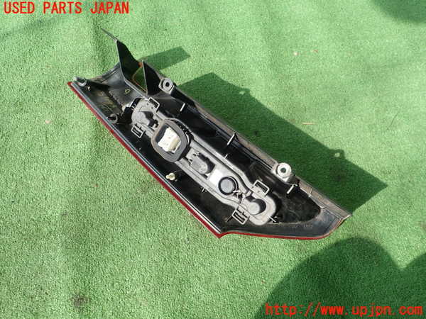 5UPJ-24431530]ルノー・カングー(KWH5F)右テールランプ 中古_m0002.jpg