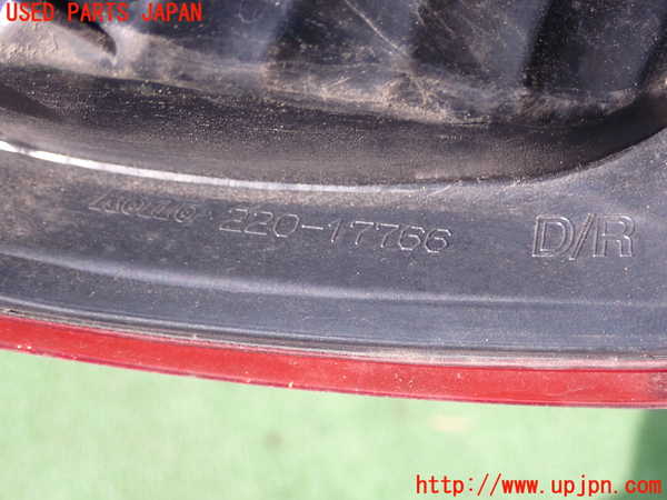 5UPJ-24431530]ルノー・カングー(KWH5F)右テールランプ 中古_m0003.jpg