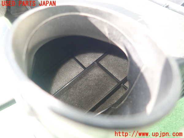 5UPJ-24432560]ルノー・カングー(KWH5F)エアクリーナーボックス 中古_m0004.jpg