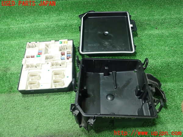 5UPJ-24436741]ルノー・カングー(KWH5F)ヒューズボックス1 中古_m0001.jpg