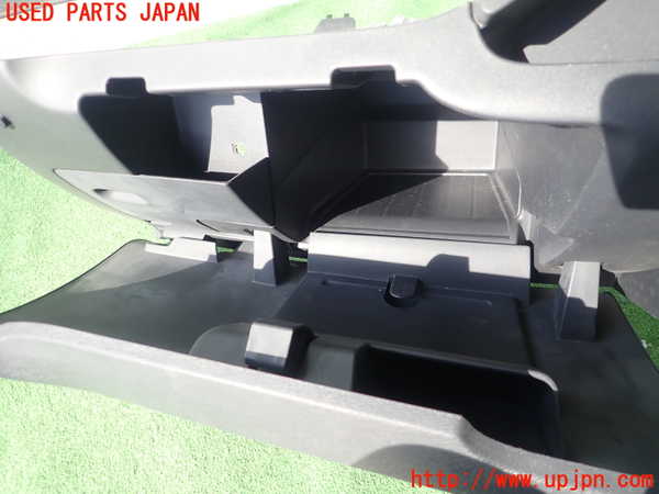 5UPJ-24437516]ルノー・カングー(KWH5F)グローブボックス1 中古_m0002.jpg