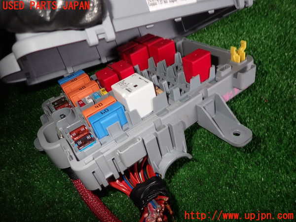 5UPJ-24456741]アルファロメオ・ジュリア(95222)ヒューズボックス1 中古_m0002.jpg