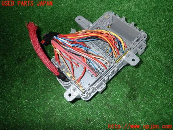 5UPJ-24456741]アルファロメオ・ジュリア(95222)ヒューズボックス1 中古_m0003.jpg