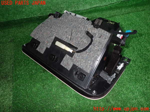 2UPJ-24457516]アルファロメオ・ジュリア(95222)グローブボックス1 中古_m0002.jpg