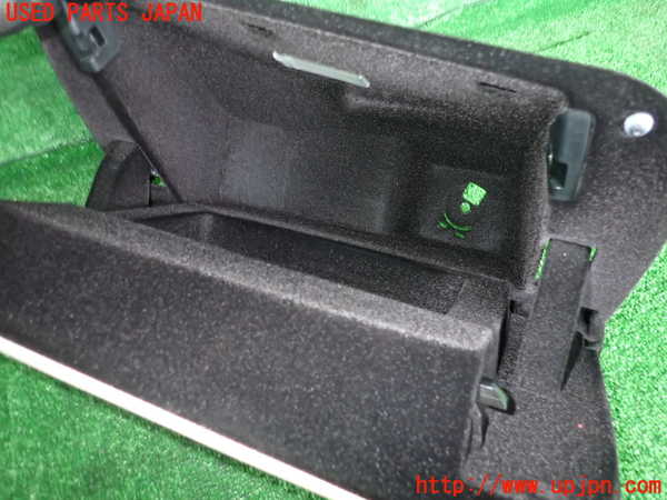 2UPJ-24457516]アルファロメオ・ジュリア(95222)グローブボックス1 中古_m0003.jpg