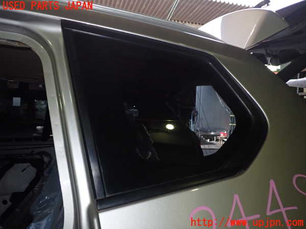 2UPJ-24481382]BMW X3(WX35)(F25)左クォーターガラス (43R-000137 M35T2) 中古_m0001.jpg