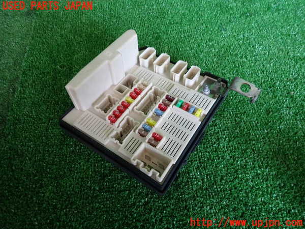 2UPJ-24496742]ルノー・メガーヌ R.S.(ルノー・スポール)(MF4R2)ヒューズボックス2 中古_m0002.jpg