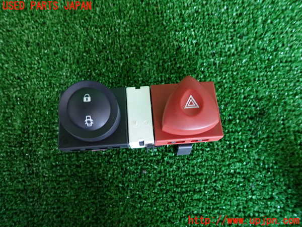 2UPJ-24496290]ルノー・メガーヌ R.S.(ルノー・スポール)(MF4R2)ハザードスイッチ 中古_m0001.jpg