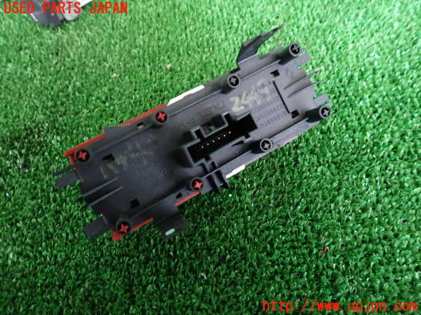 2UPJ-24496290]ルノー・メガーヌ R.S.(ルノー・スポール)(MF4R2)ハザードスイッチ 中古_m0002.jpg