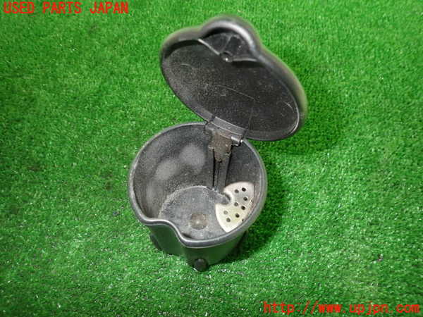2UPJ-24497821]ルノー・メガーヌ R.S.(ルノー・スポール)(MF4R2)灰皿1 中古_m0002.jpg