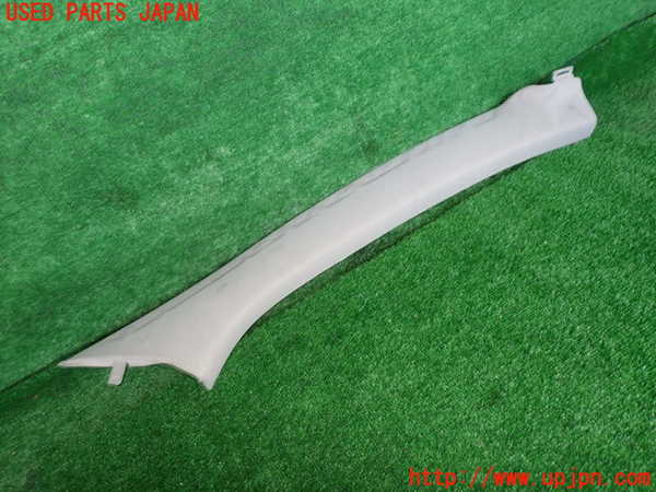 2UPJ-24497655]ルノー・メガーヌ R.S.(ルノー・スポール)(MF4R2)右フロントピラートリム 【ジャンク品】 中古_m0001.jpg