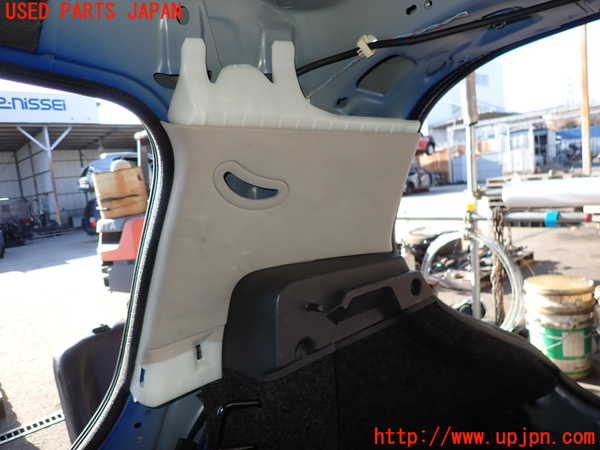 2UPJ-24497675]ルノー・メガーヌ R.S.(ルノー・スポール)(MF4R2)右リアピラートリム 【ジャンク品】 中古_m0002.jpg