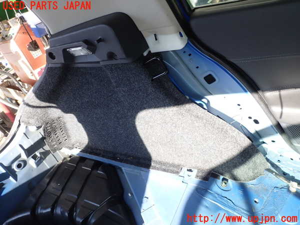 2UPJ-24497680]ルノー・メガーヌ R.S.(ルノー・スポール)(MF4R2)左リアピラートリム 中古_m0003.jpg