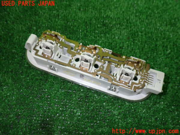 2UPJ-24496412]ルノー・メガーヌ R.S.(ルノー・スポール)(MF4R2)ルームランプ2 (2列目 真中) 中古_m0002.jpg