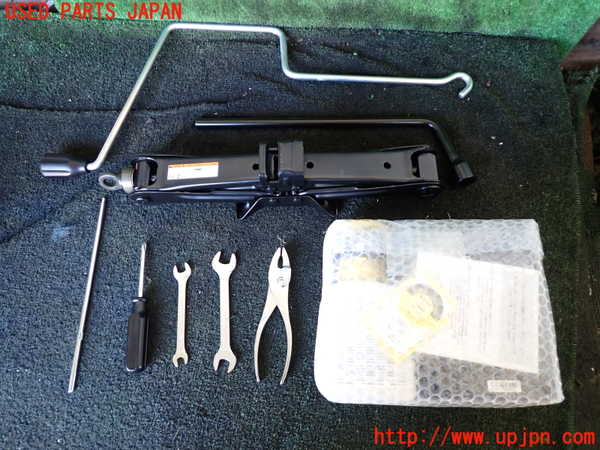 1UPJ-24537805]レクサス・LS600h(UVF45)車載工具 中古_m0001.jpg