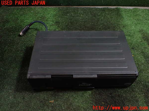 1UPJ-24546505]ジャガー・XKシリーズ(JFDA)CDチェンジャー 中古_m0001.jpg