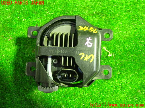 5UPJ-24561180]レヴォーグ(VM4)右フォグ 中古_m0002.jpg