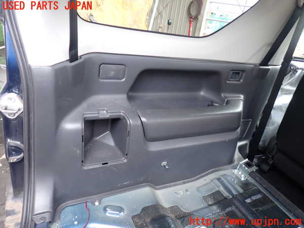 5UPJ-24577680]ジムニー(JB23W)左リアピラートリム 中古_m0003.jpg