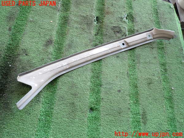 2UPJ-24597655]デリカ スターワゴン(P35W)右フロントピラートリム 中古_m0001.jpg