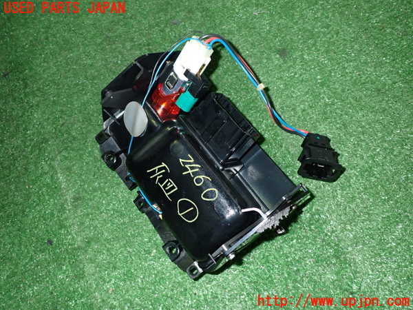 2UPJ-24607821]VW ルポGTI(6EAVY)灰皿1 中古_m0003.jpg