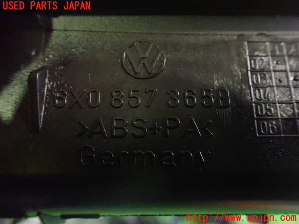 5UPJ-24607841]VW ルポGTI(6EAVY)小物入れ1 中古_m0004.jpg