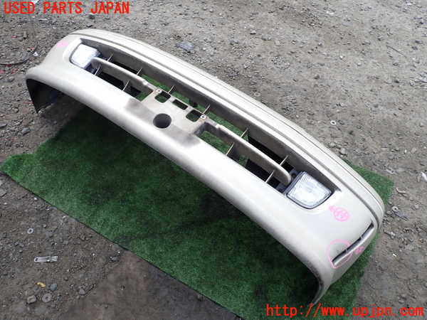 1UPJ-24611010]ハイエースワゴン100系(KZH106W)フロントバンパー 中古_m0001.jpg