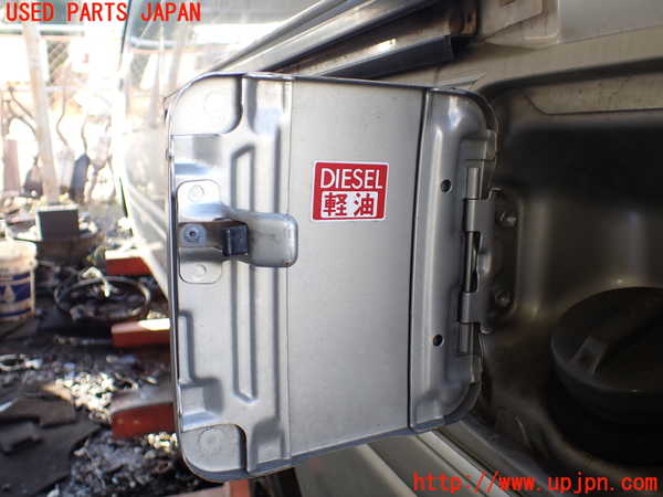 1UPJ-24611690]ハイエースワゴン100系(KZH106W)フューエルリッド 中古_m0002.jpg