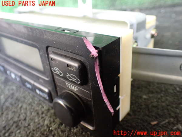 1UPJ-24616066]ハイエースワゴン100系(KZH106W)エアコンスイッチ1 中古_m0002.jpg