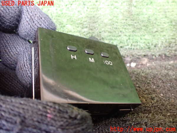 1UPJ-24617850]ハイエースワゴン100系(KZH106W)時計 中古_m0002.jpg