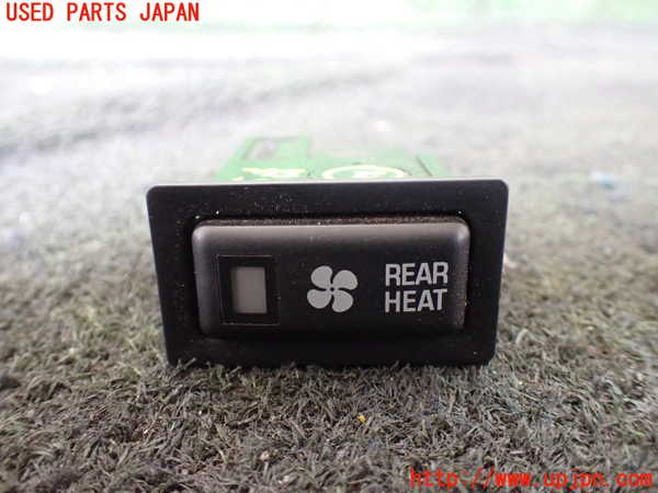 5UPJ-24616307]ハイエースワゴン100系(KZH106W)スイッチ2 (REAR　HEAT) 中古_m0001.jpg