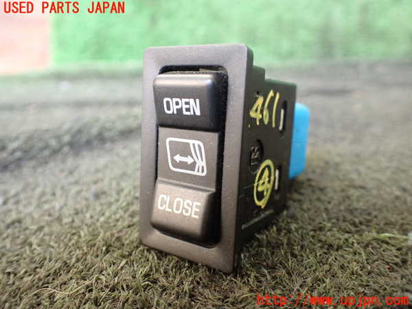 5UPJ-24616309]ハイエースワゴン100系(KZH106W)スイッチ4 (サイドドアカーテン) 中古_m0001.jpg