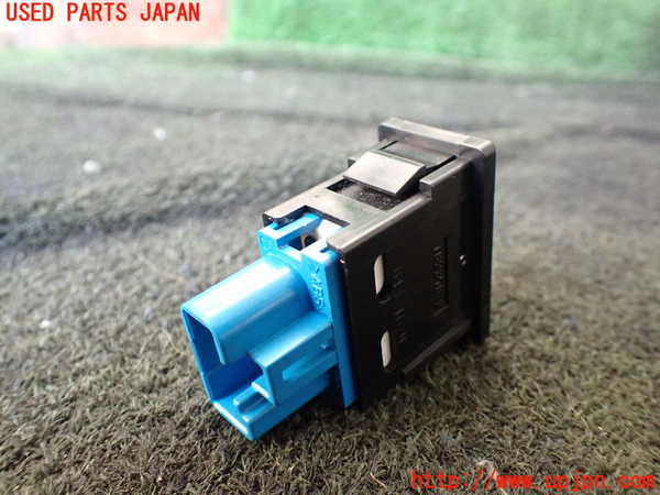 5UPJ-24616309]ハイエースワゴン100系(KZH106W)スイッチ4 (サイドドアカーテン) 中古_m0002.jpg